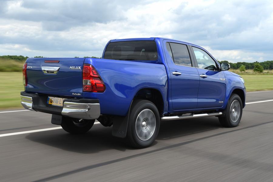  Toyota Hilux Invincible Double Cab 2016 года  (UK) (фото 24 из 30)